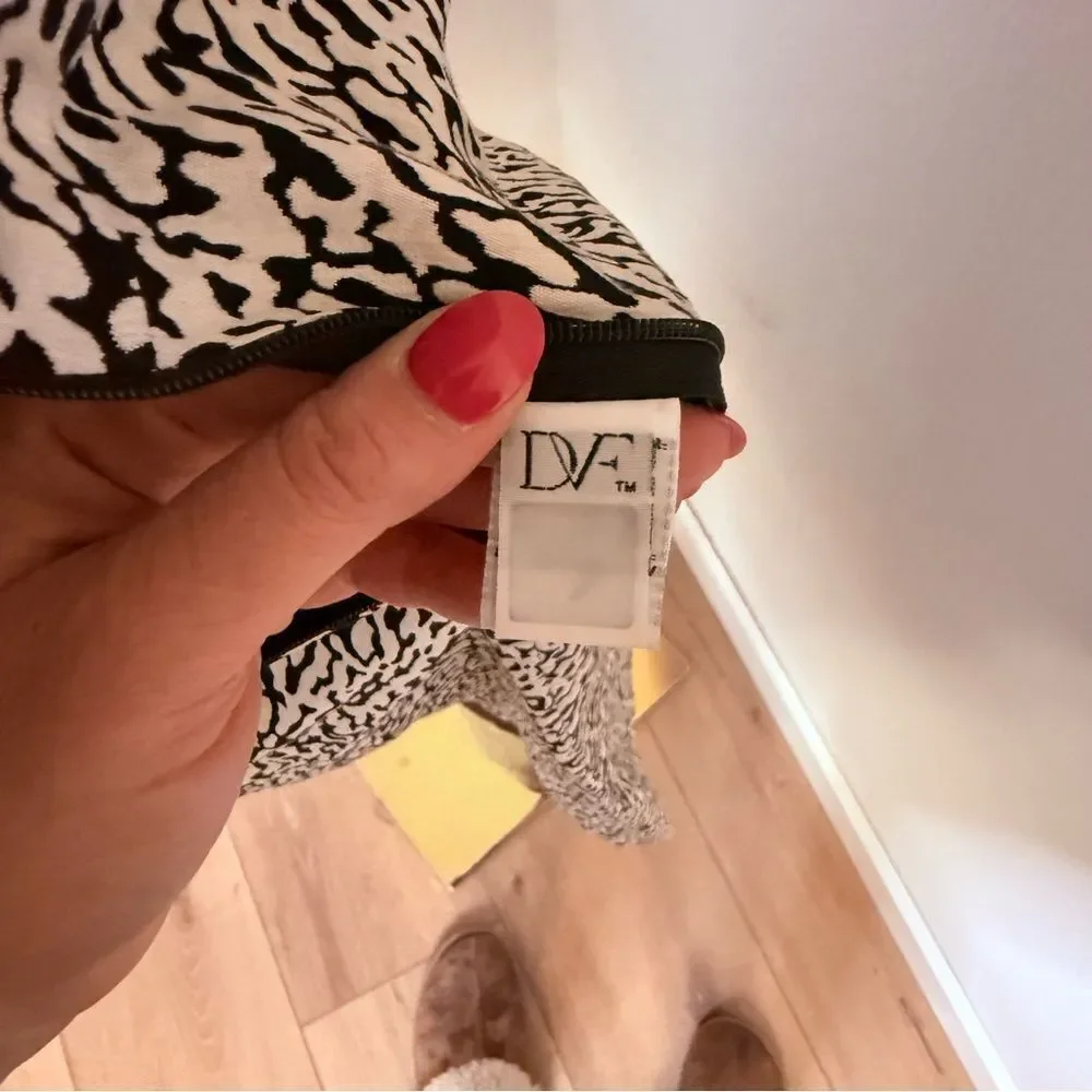 Diane Von Furstenberg Monochrome Animal Print Dress - Size‎ 10